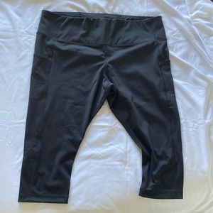 Brooks capri length compression leggings